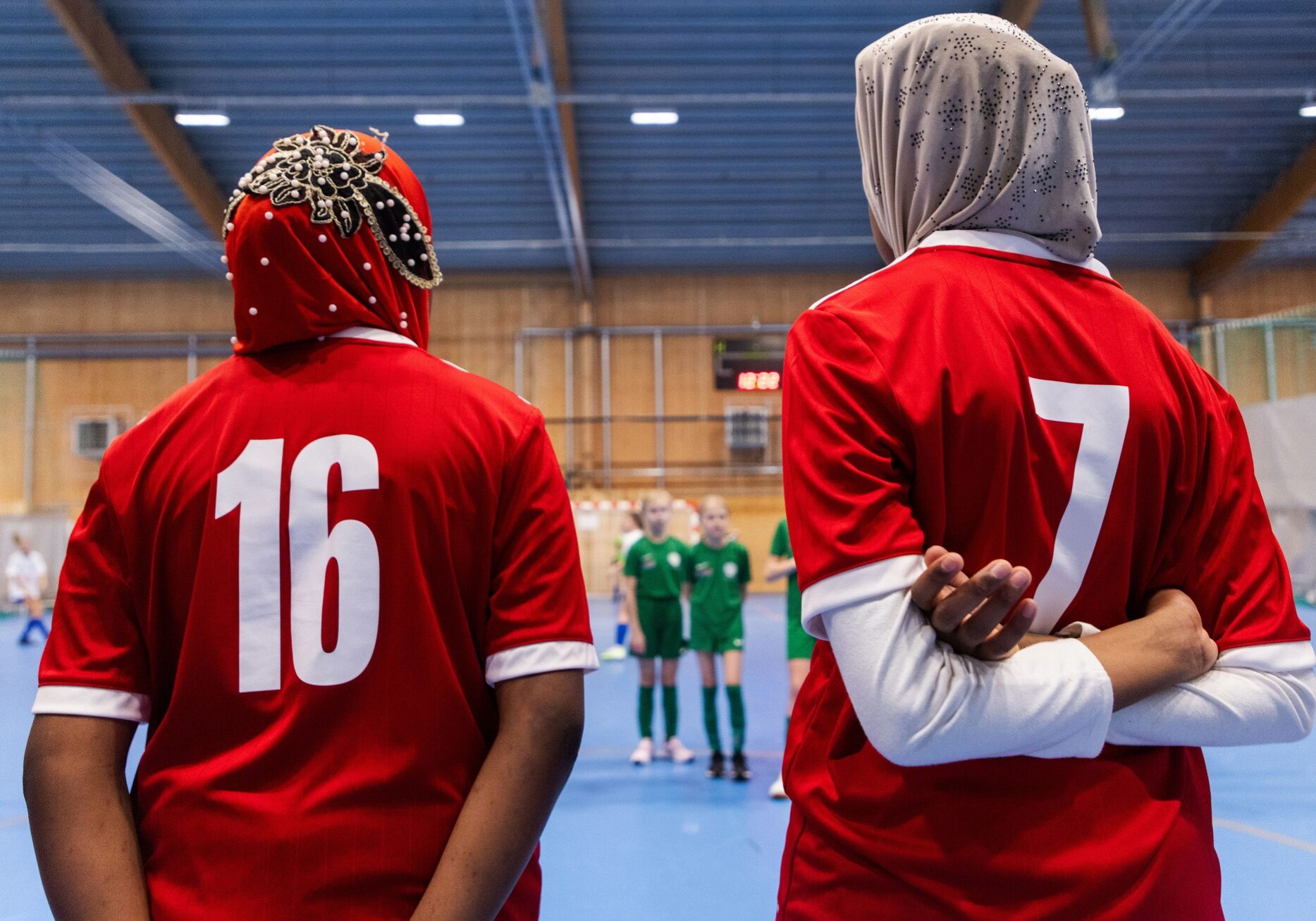 231202 Flickor med hijab under en fotografering den 2 december 2023 i Linköping. 
Foto: Jeppe Gustafsson / BILDBYRÅN / COP 256 / JG0035